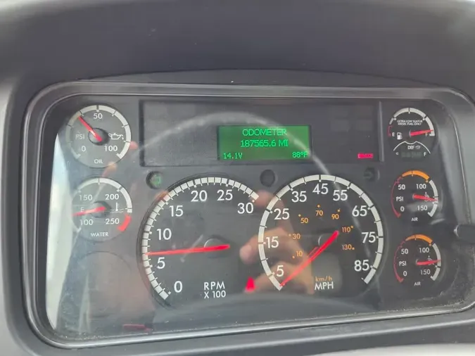 2017 FREIGHTLINER M2 106