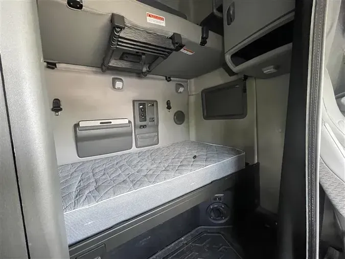 2020 VOLVO VNL760