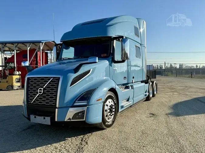 2023 VOLVO VNL64T860