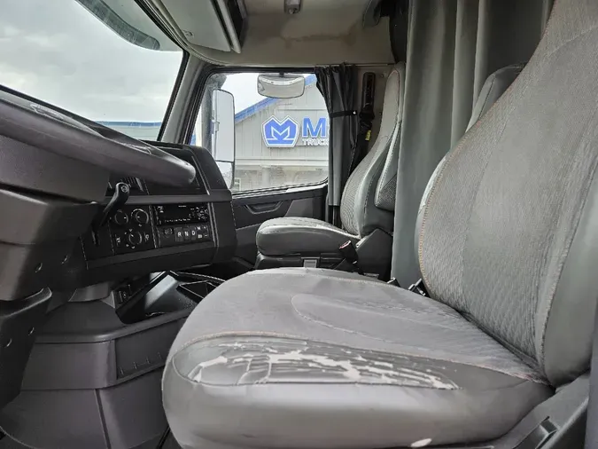 2021 VOLVO VNL64T860