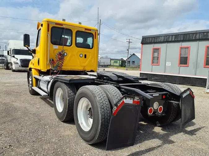 2018 FREIGHTLINER/MERCEDES CASCADIA 113