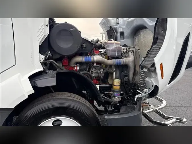 2019 VOLVO VNL760