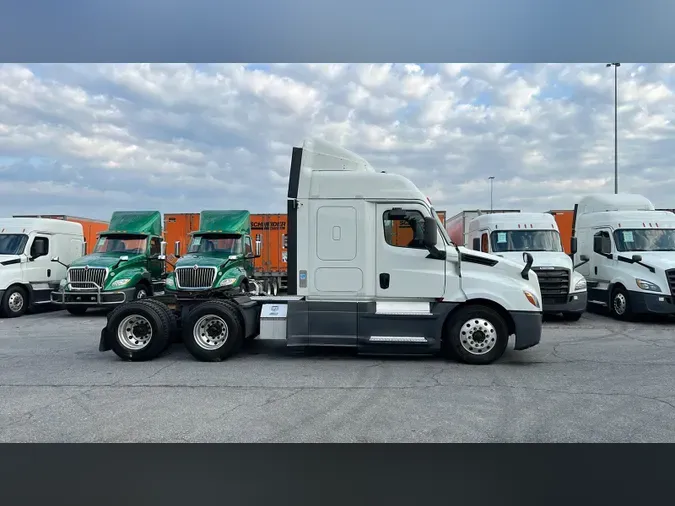 2020 Freightliner Cascadia 126