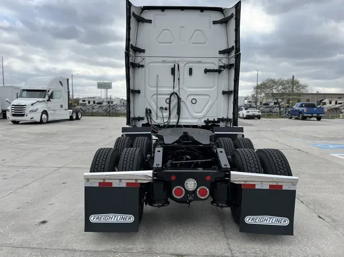 2023 Freightliner Cascadia 126