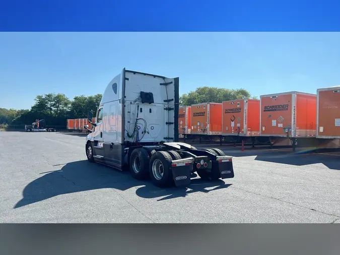 2022 Freightliner Cascadia 126