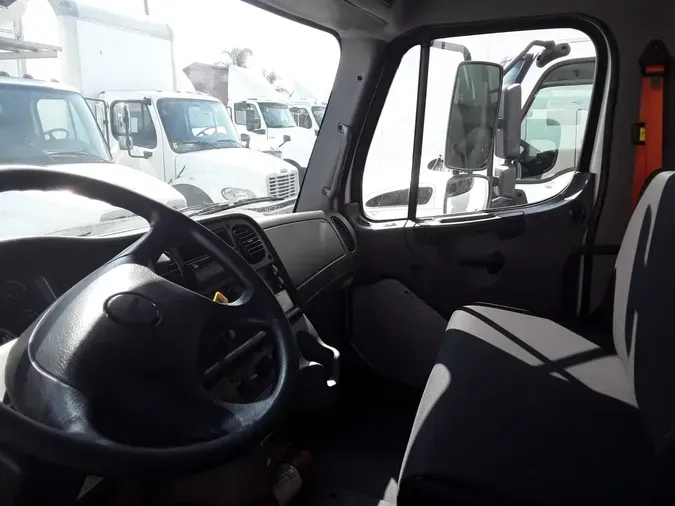 2018 FREIGHTLINER M2 106
