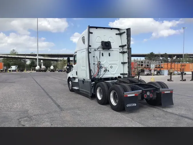 2022 Freightliner Cascadia 126