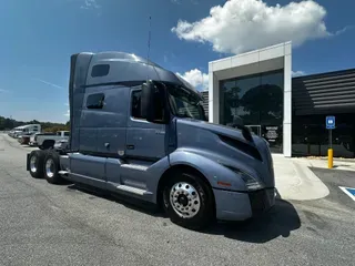 2021 Volvo VNL64T760