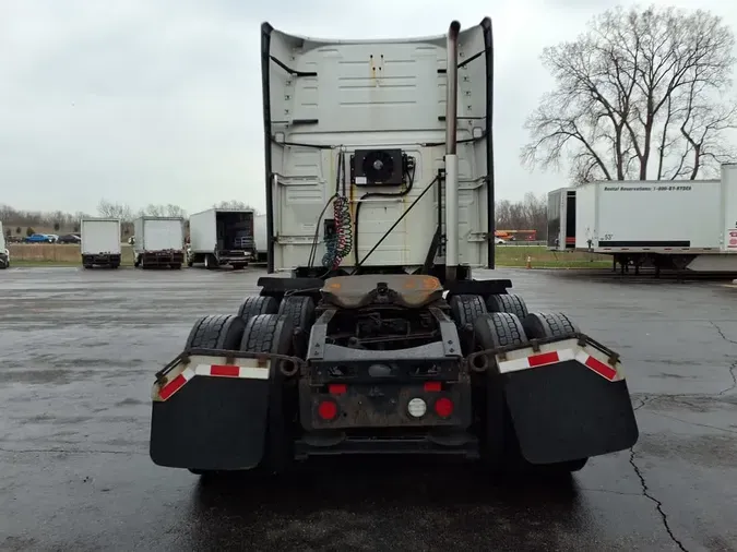 2020 VOLVO VNL64T-300