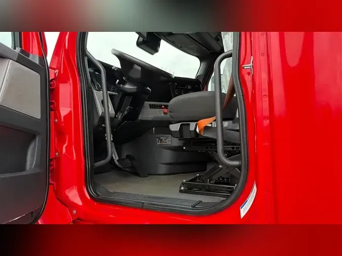 2022 FREIGHTLINER CA126