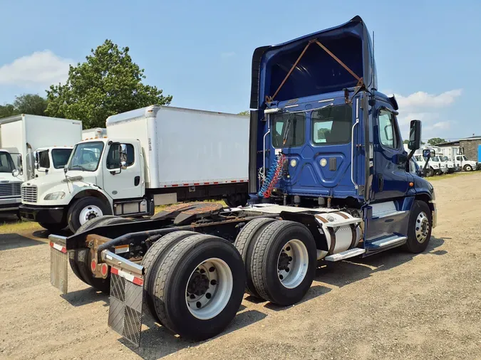 2016 FREIGHTLINER/MERCEDES CASCADIA 125