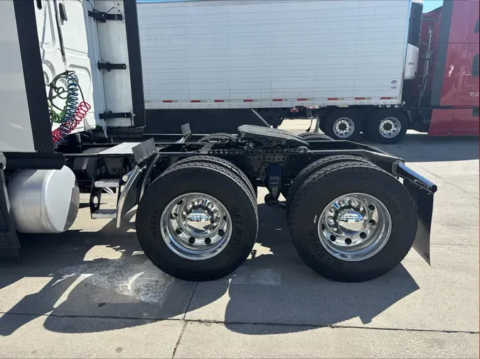 2020 Freightliner Cascadia 126