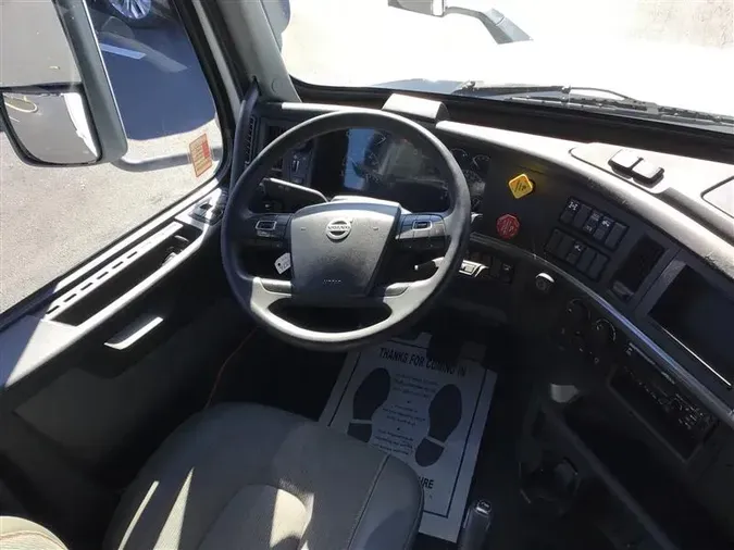 2019 VOLVO VNL760