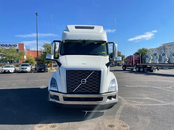 2025 VOLVO VNL64T860