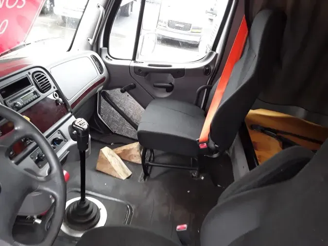 2017 FREIGHTLINER M2 106