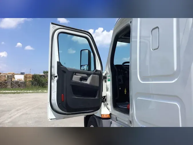 2020 Freightliner Cascadia 126