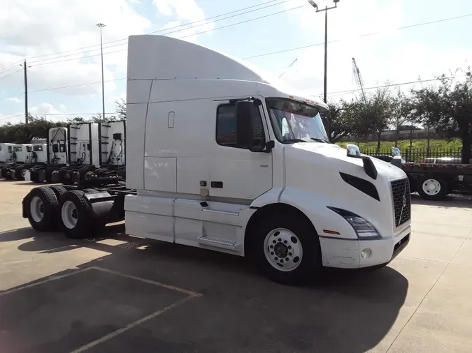 2020 VOLVO VNR64T-640