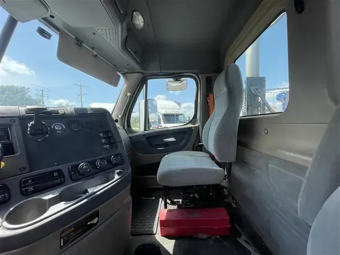2009 FREIGHTLINER CA12562DC