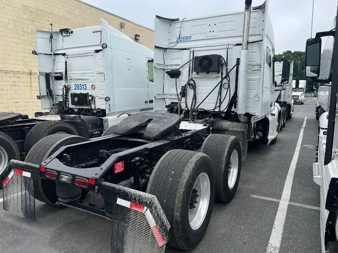 2022 VOLVO VNL64T740
