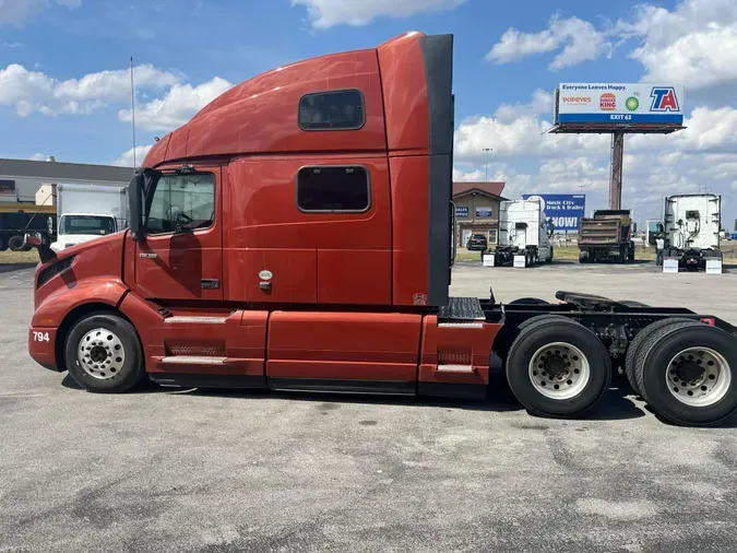 2023 VOLVO VNL64T860