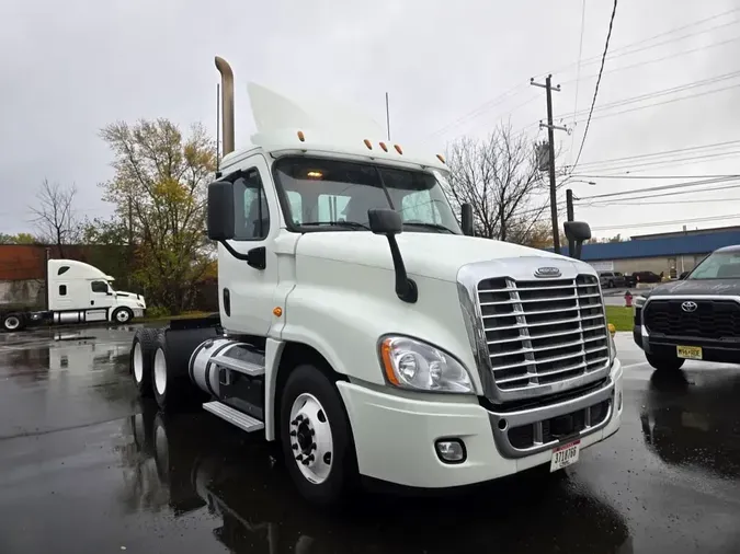 2016 FREIGHTLINER/MERCEDES CASCADIA