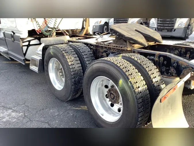 2020 Freightliner Cascadia 126a6ffcc615f5eca2a7c1658915132ff6c