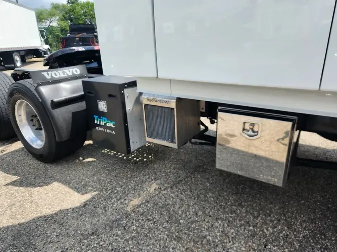 2022 VOLVO VNL64T740