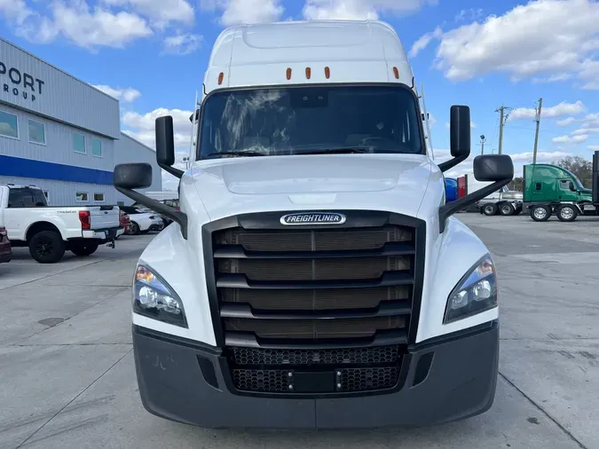 2020 Freightliner Cascadia 126