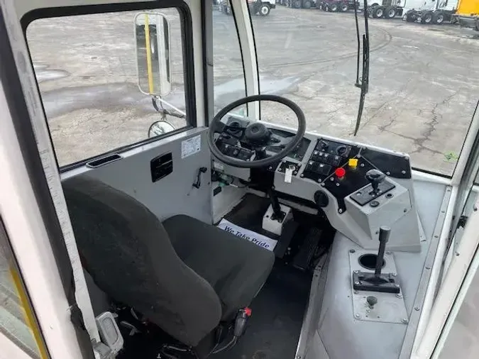 2022 AutoCar ACTT42