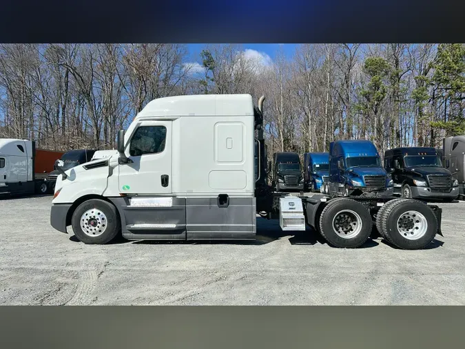2022 Freightliner Cascadia 126