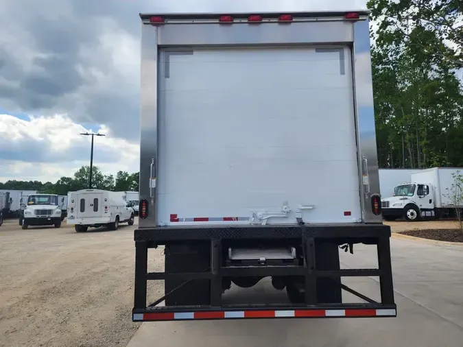 2017 FREIGHTLINER/MERCEDES M2 106