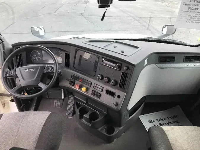 2018 Freightliner T12664ST