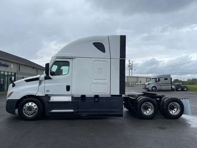 2022 Freightliner Cascadia 126