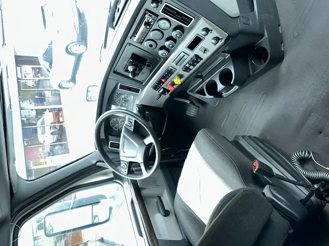 2020 FREIGHTLINER CASCADIA 126