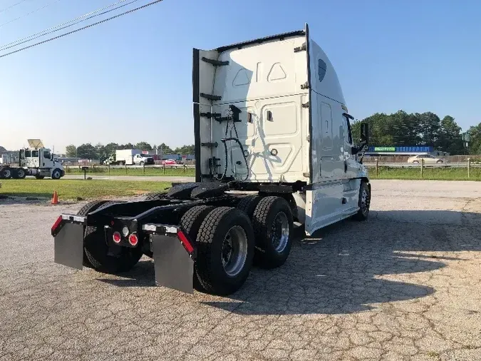 2018 Freightliner X12564ST