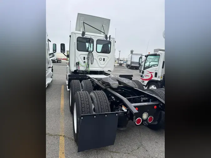 2018 FREIGHTLINER/MERCEDES CASCADIA 125