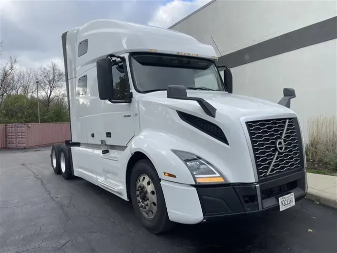 2021 VOLVO VNL64T760