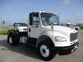 2013 FREIGHTLINER M2 100