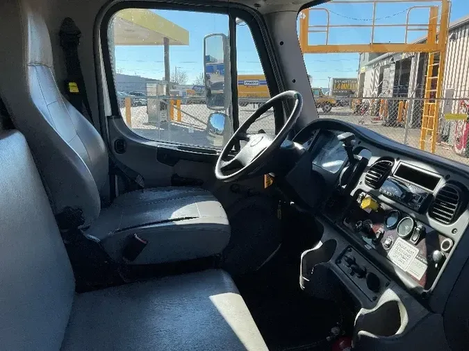 2019 Freightliner M2