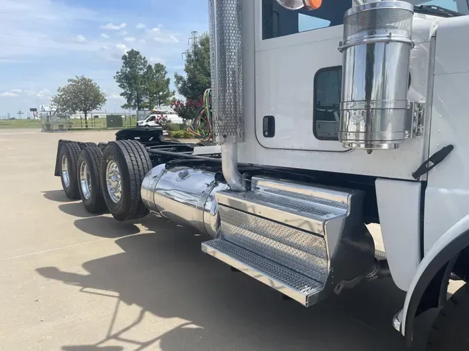 2020 Peterbilt 389