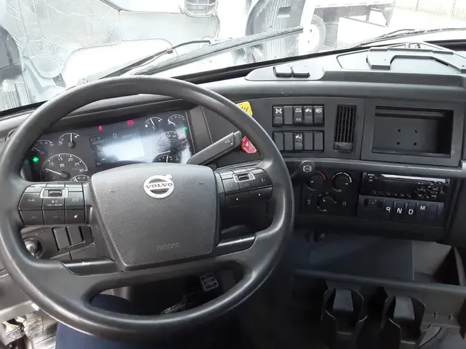 2019 VOLVO VNL64T-300