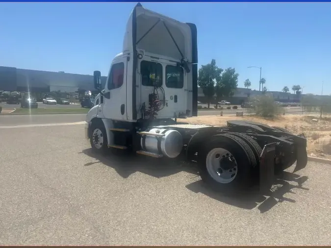 2017 FREIGHTLINER CASCADIA 113