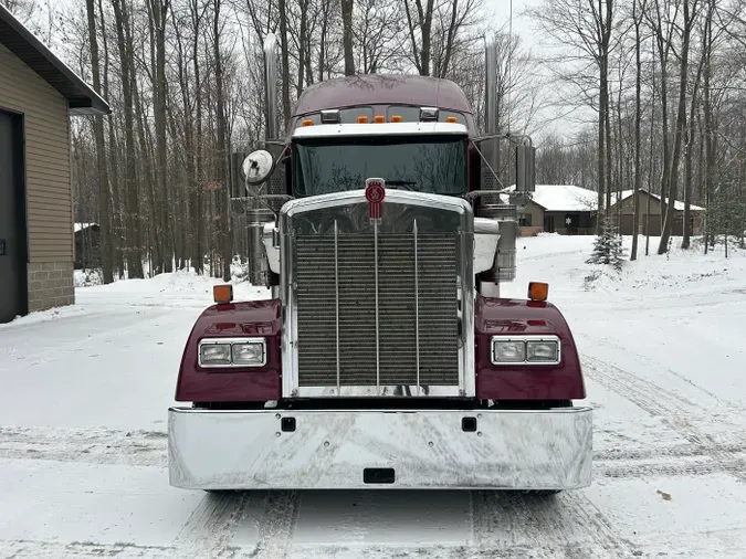 2021 Kenworth W900L