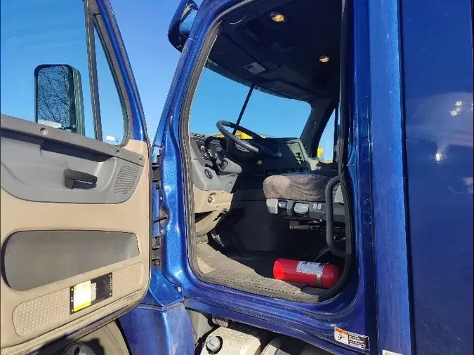 2017 Freightliner X12564ST