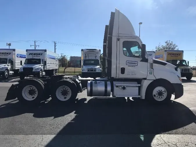 2020 Freightliner T12664ST