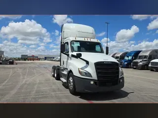 2019 Freightliner Cascadia 126