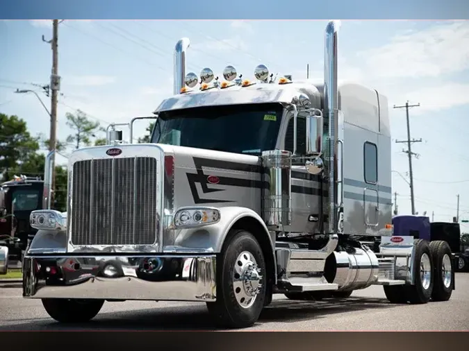 2025 PETERBILT 589