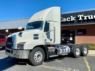 2022 Mack AN64T M742