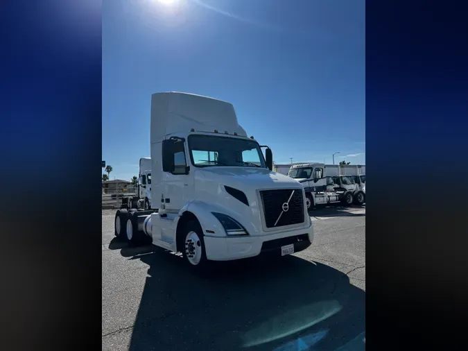 2018 VOLVO VNL64T-300