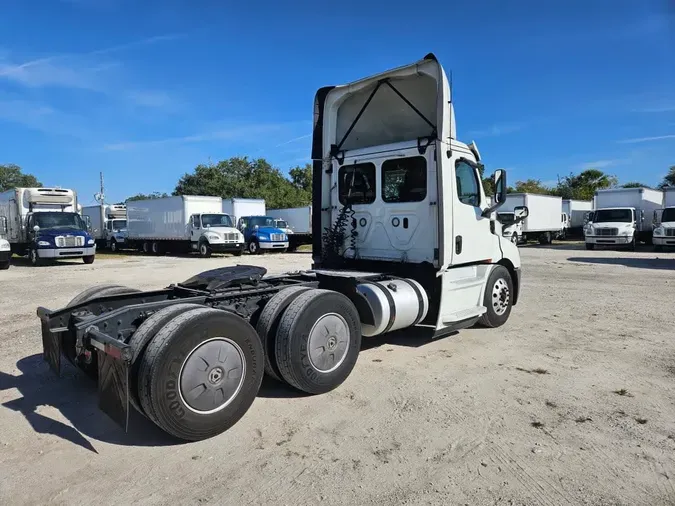 2019 FREIGHTLINER/MERCEDES NEW CASCADIA 116a73b73107bb2d2b0aaa930ecc9da3865